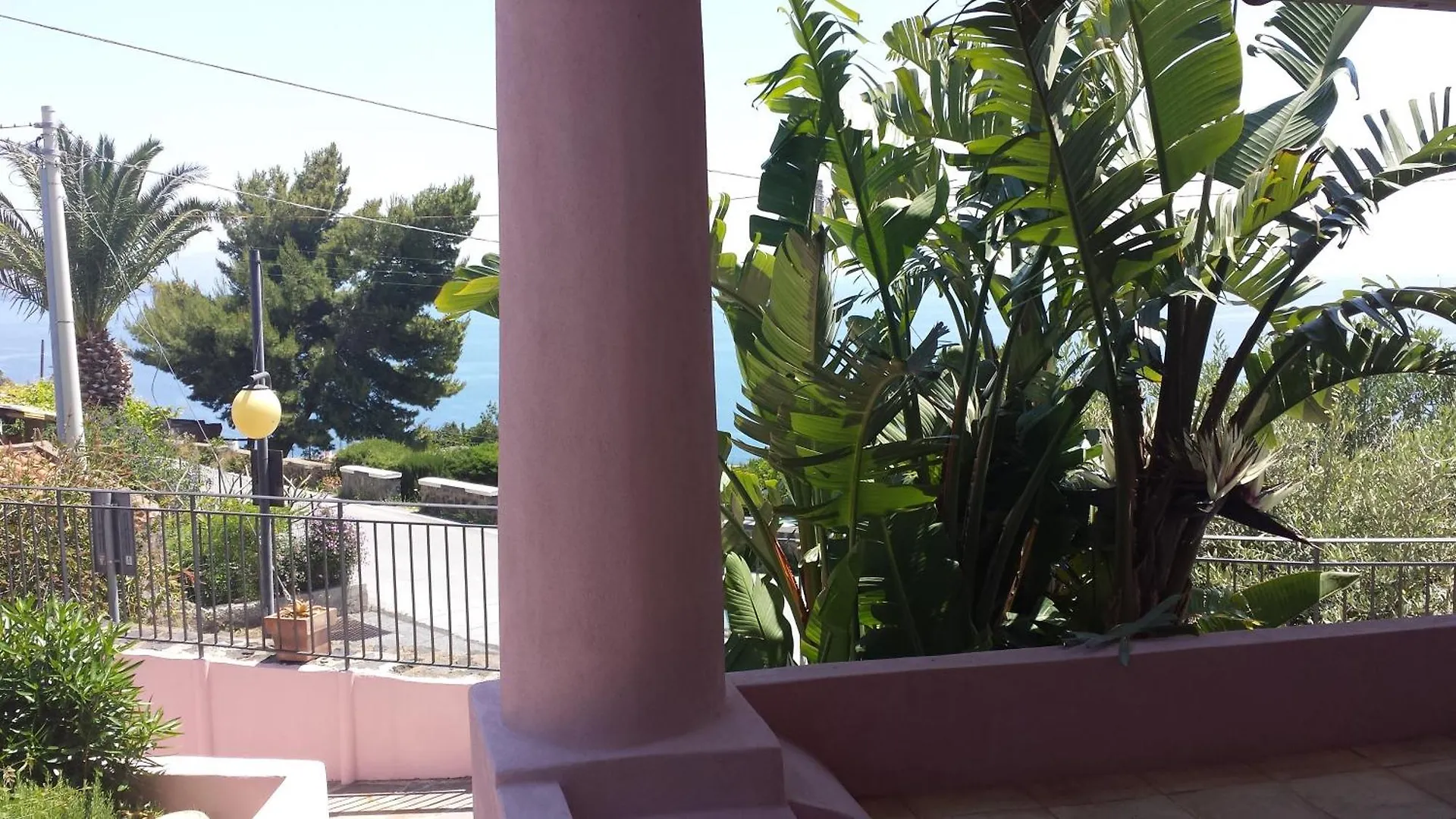 Salina Acroeoliano Monolocali In Villa Leni Italien
