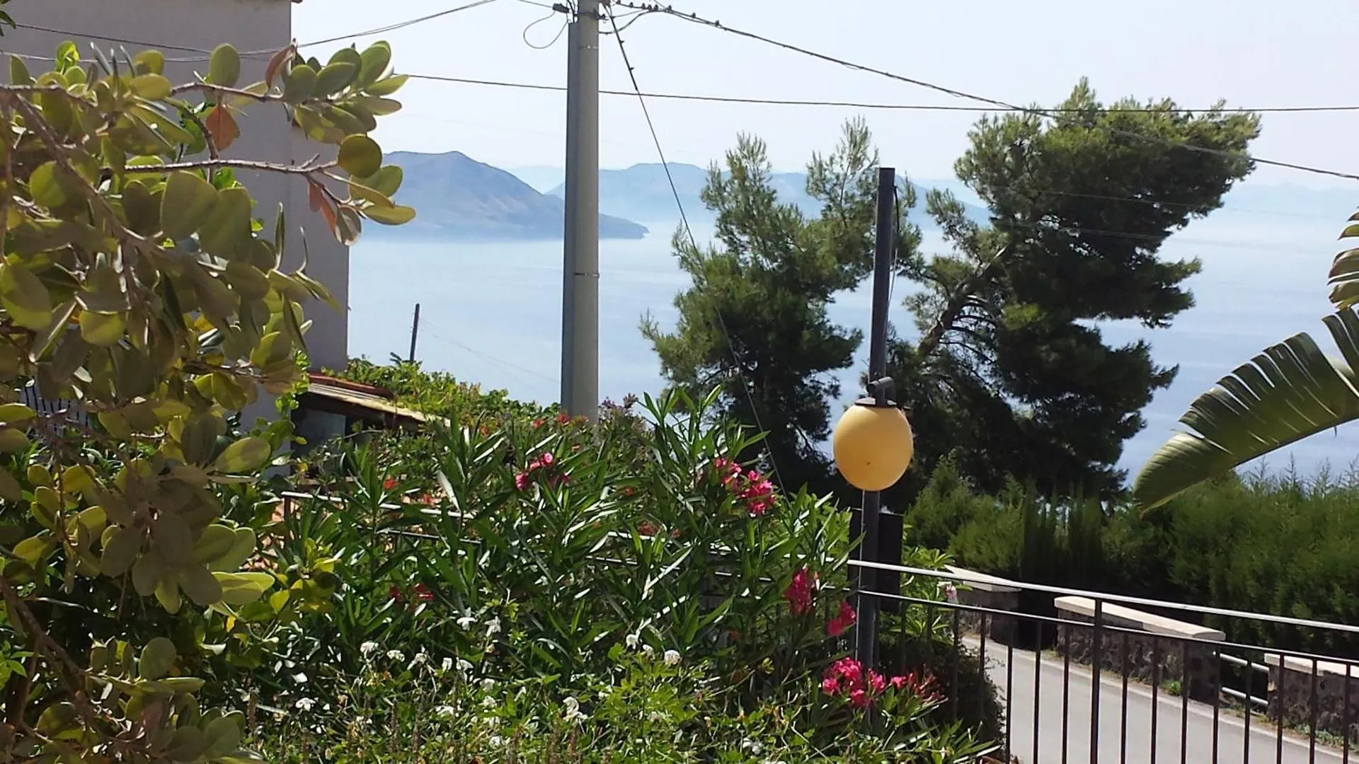 Salina Acroeoliano Monolocali In Villa Leni