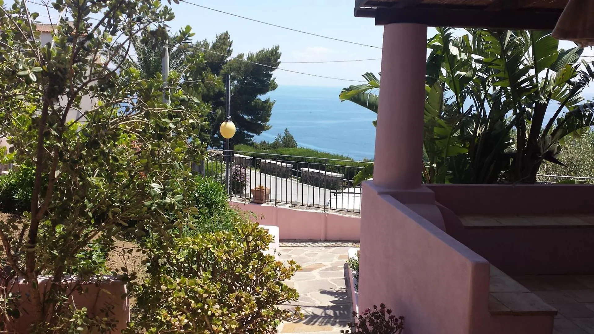 Salina Acroeoliano Monolocali In Villa Leni