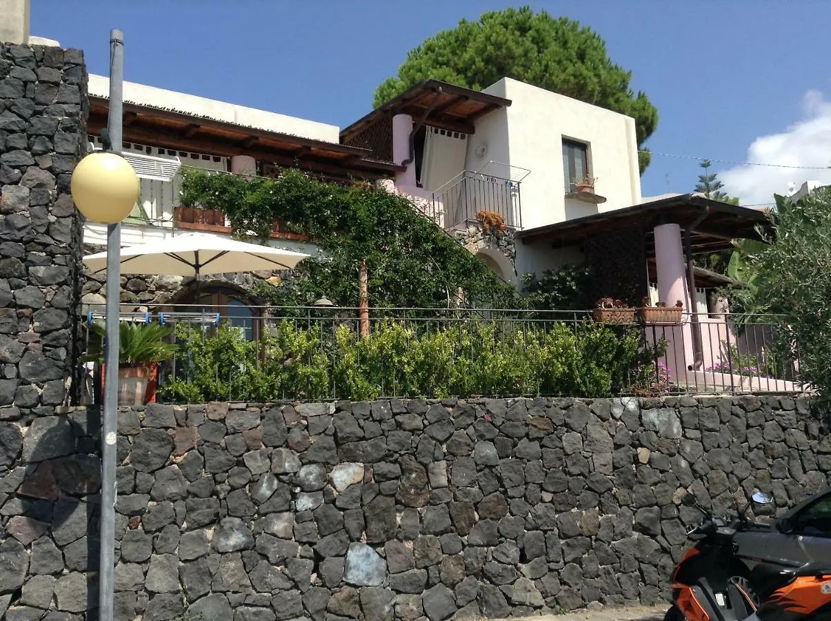Salina Acroeoliano Monolocali In Villa Leni